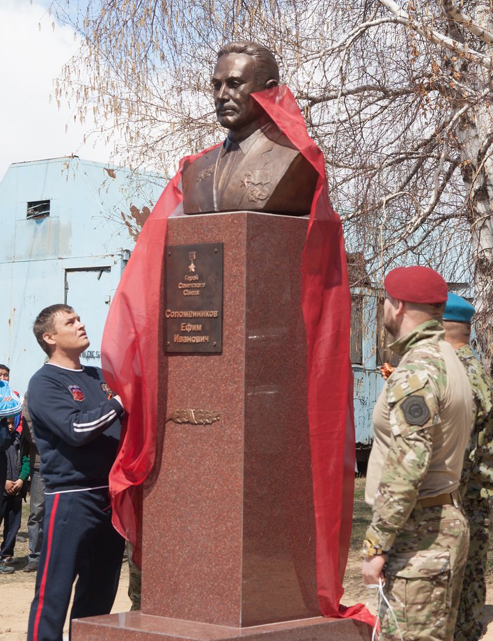 Открытие бюста Е.&nbsp;И.&nbsp;Соломенникову в Парке Победы