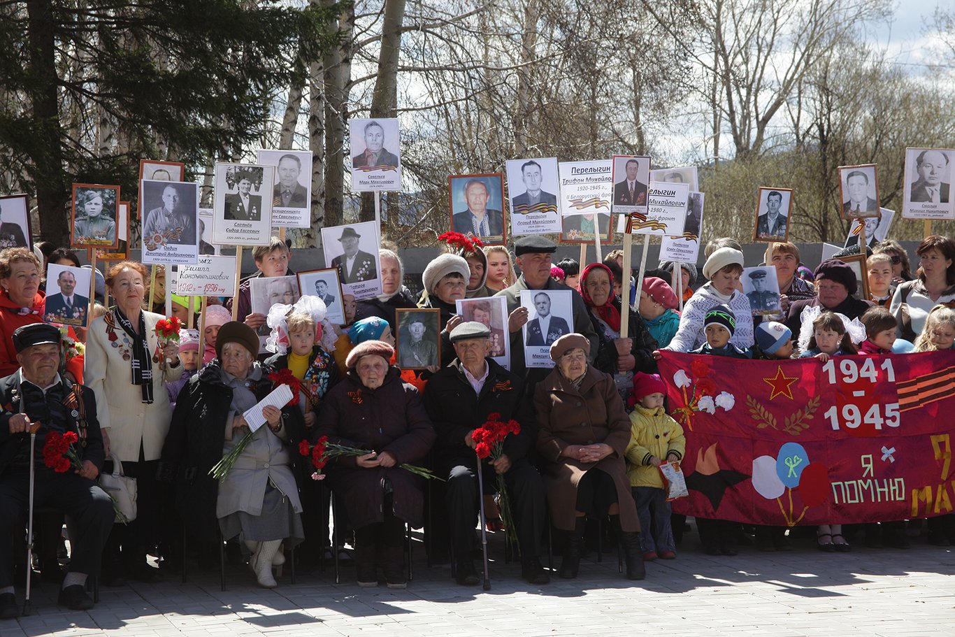 Участники «Бессмертного полка»