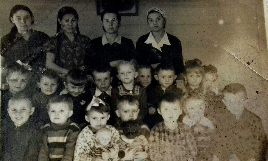 Воспитанники детсада СХТ; справа&nbsp;— Слепнёва А.&nbsp;Е.