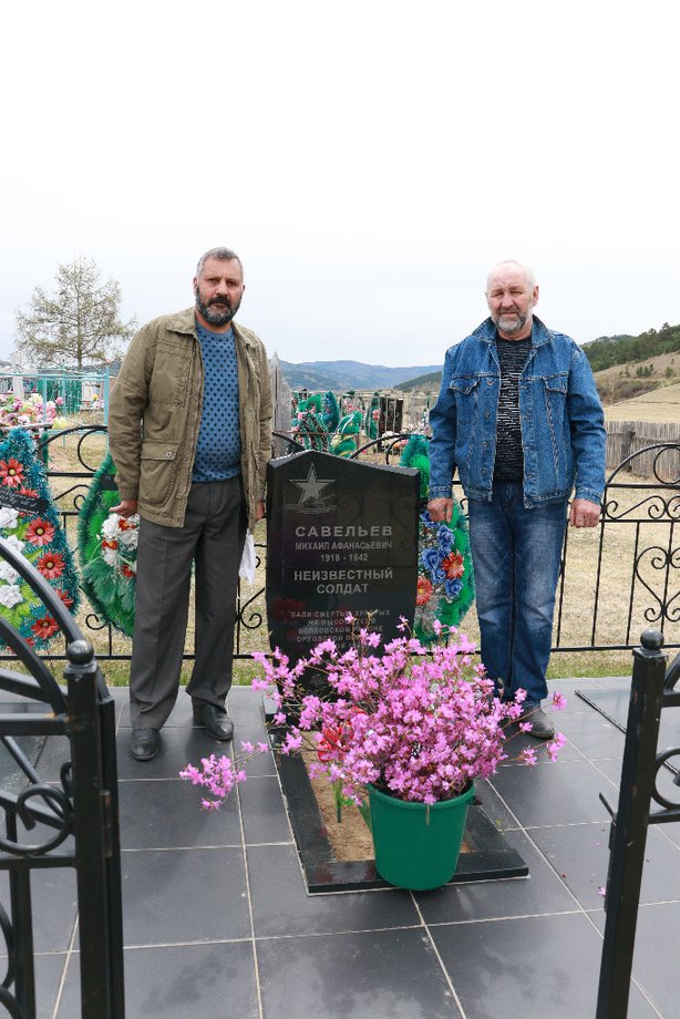 Панно Павла Гонтова на мемориальной доске