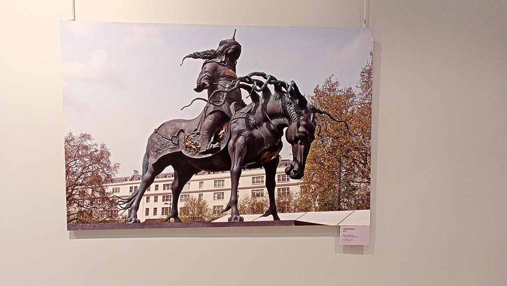 Скульптура Чингисхана, Лондон