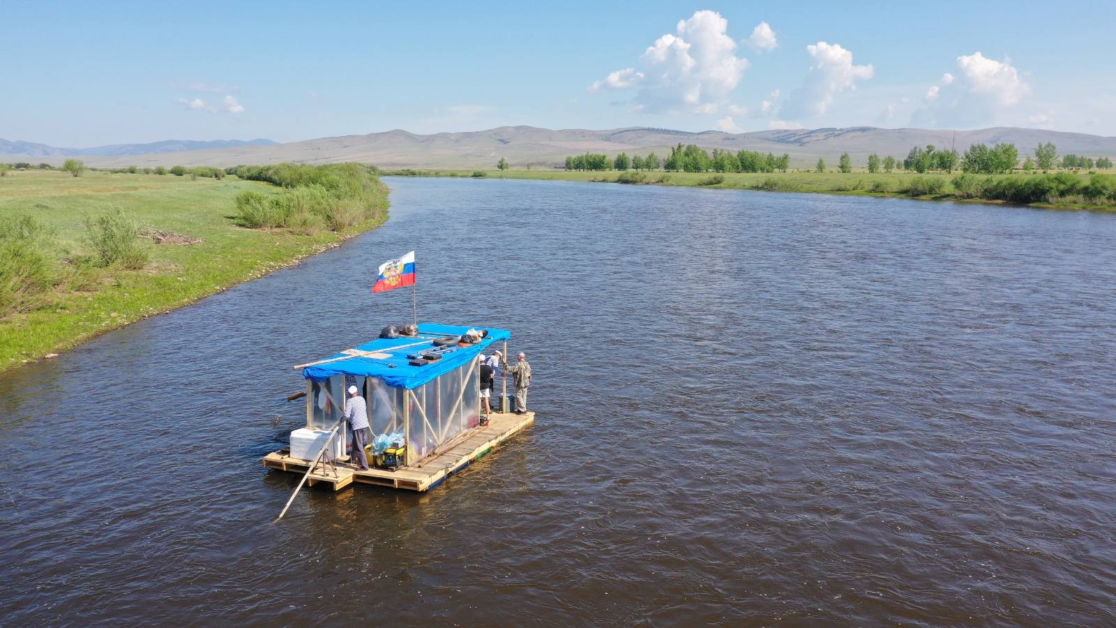 Плот Хилок на реке