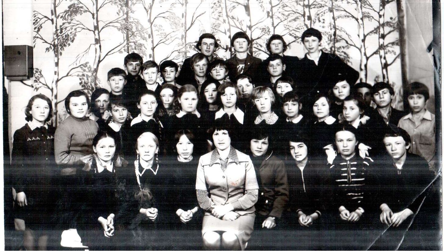 8-B._Klassnyy_rukovoditel_Petrova_A.F._1979g..jpg