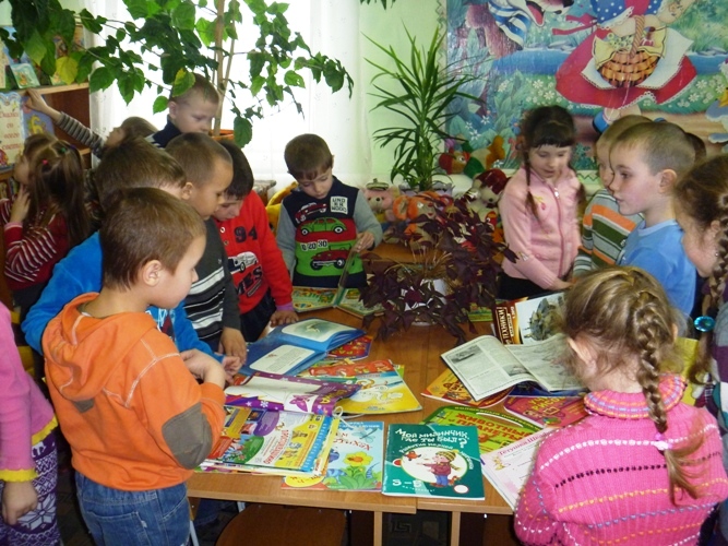 В книжках много интересного.JPG