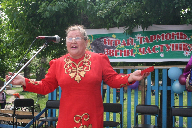 Полина Федотова лучшая среди исполнителей частушек.JPG