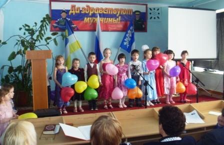 На сцене маленькие артисты.JPG