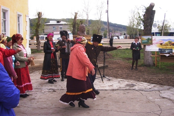 Раздайся народ - меня пляска берёт.JPG