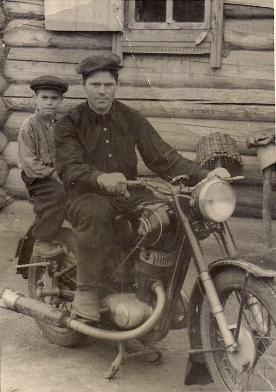 Дед Михаил и папа маленький.jpg