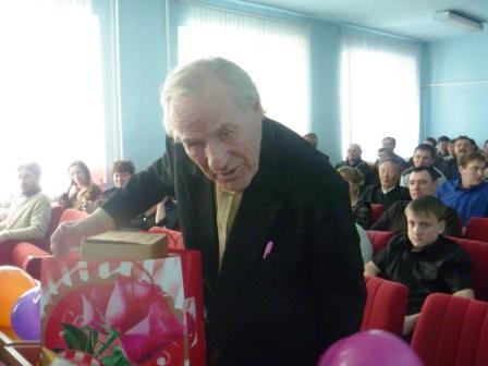 Дань уважения ветерану войны.JPG