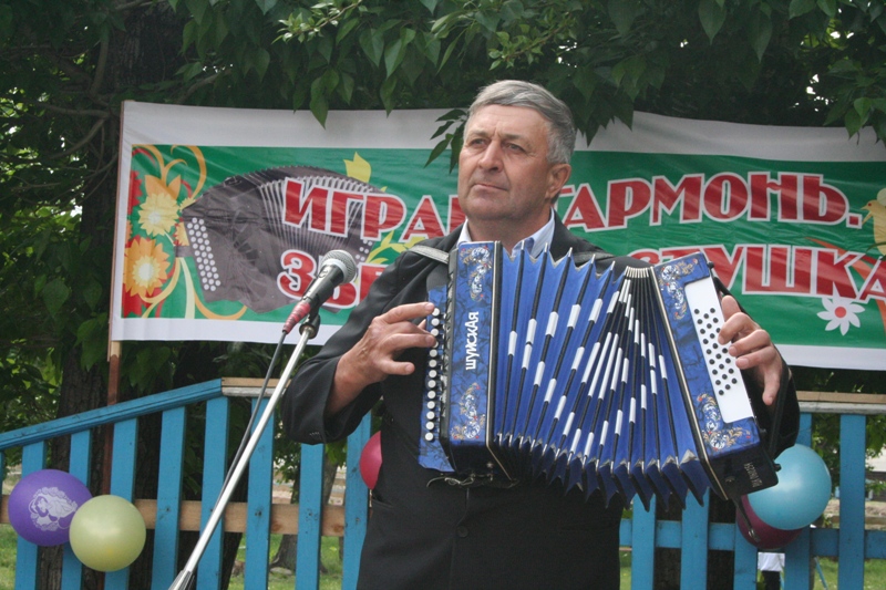 Победитель конкурса среди гармонистов Григорьев В.Д..JPG